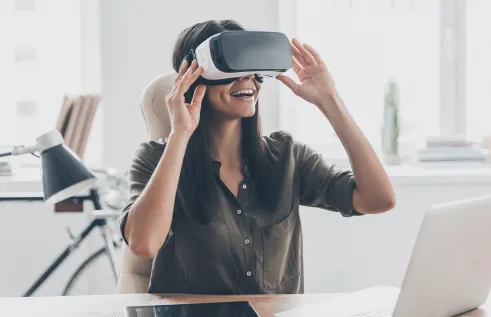 Charles Darwin University’s (CDU) Paramedic Course Coordinator Sam Willis has used virtual reality technology to facilitate communities of practice connecting students and providing them with support to undertake work placements.